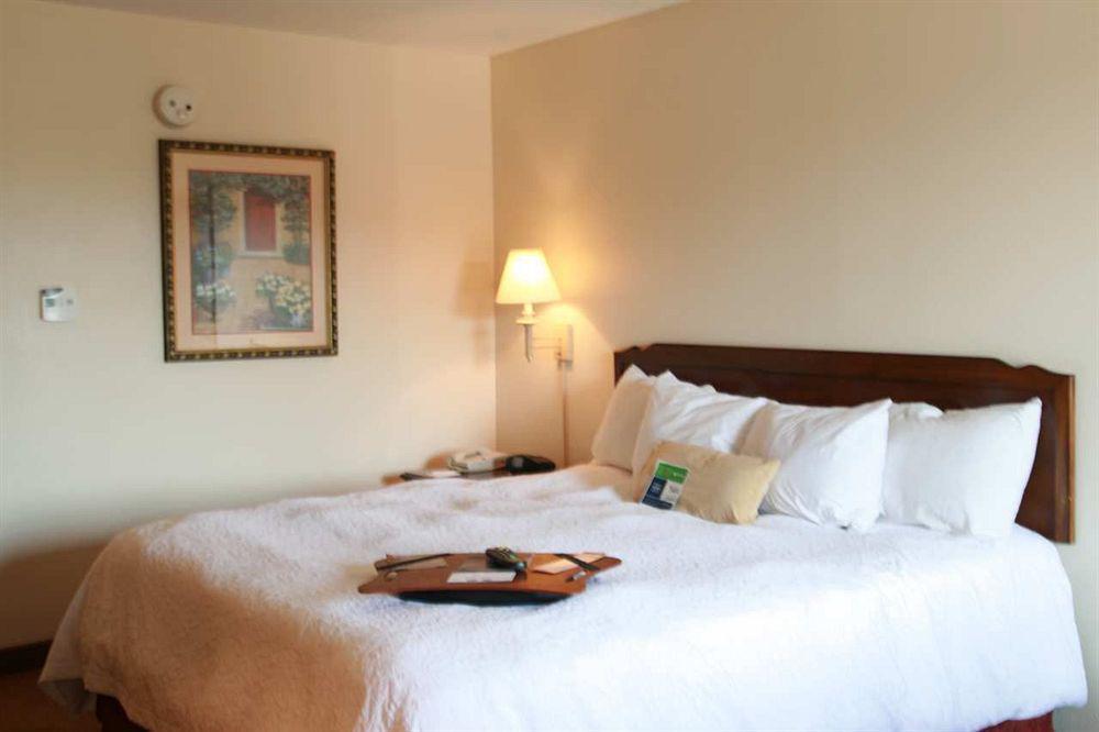 Quality Inn & Suites Searcy I-67 Room photo